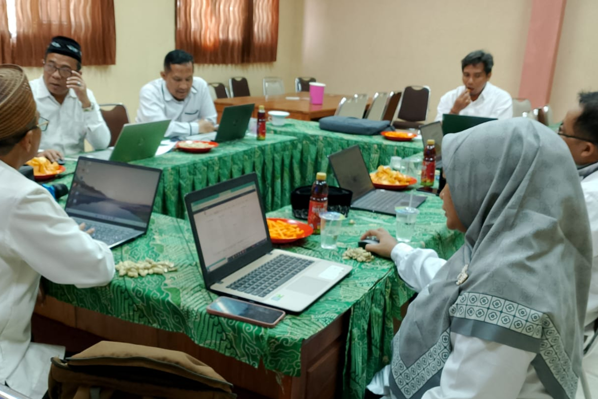 Tracer Pengguna Lulusan Magister IQT IAIN Madura: Lulusan Berkualitas dengan Daya Saing Tinggi di Dunia Kerja